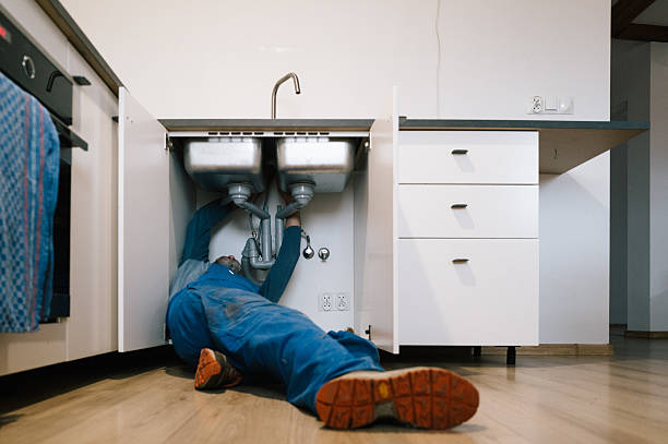 Professional Leak Detection technician working in Waggoner, IL